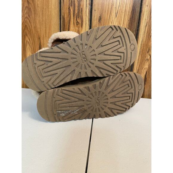 UGG Bailey boots fur lined button pull on logo size women’s 7 tan - Picture 6 of 10